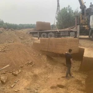 Đá ong nguyên khối – Biểu tượng của sự mộc mạc và trường tồn