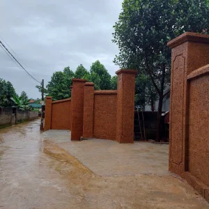 Cổng đá ong – Biểu tượng của sự bền bỉ và giá trị truyền thống