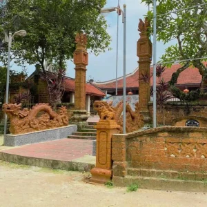 Cột đồng trụ đá ong – Biểu tượng của sự trường tồn và giá trị truyền thống