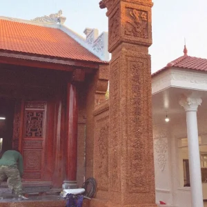 Cột đồng trụ đá ong – Gần gũi thiên nhiên, tinh tế từng chi tiết