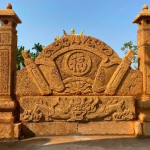 Cuốn Thư Bằng Đá Ong – Tinh Hoa Nghệ Thuật Truyền Thống