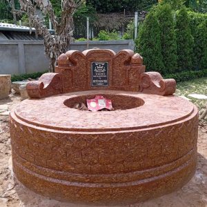 Lăng mộ đá ong bền chắc, tinh xảo